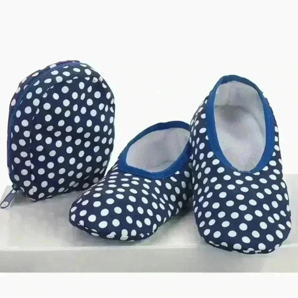 NWT Skinnies Snoozies Women’s Poka Dot Blue Travel Lightweight Slippers XL 11-12 - Picture 1 of 13